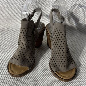 BARBARA BARBIERI Sz 7.5 Taupe Perforated Slingback Block Heel Sandals NWOT